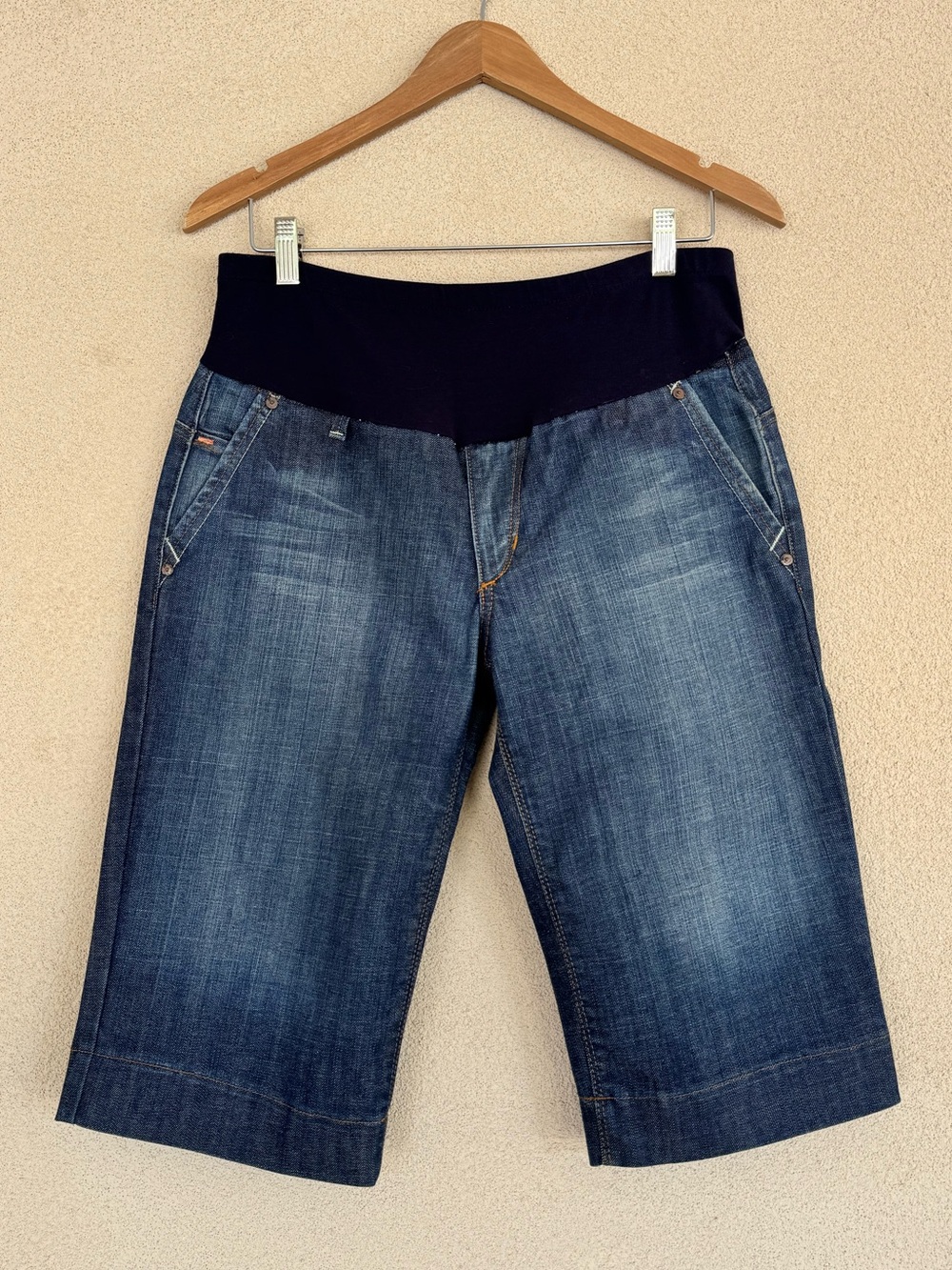 A Pea in the Pod / Joe’s Jeans, denim maternity shorts Sz L / W 31
